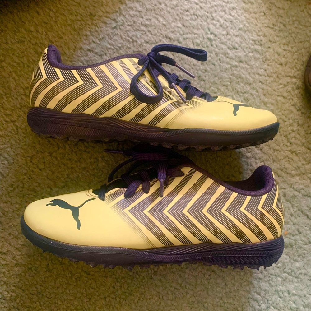 PUMA: Yellow Black Puma Youth Tacto II Turf Size 13